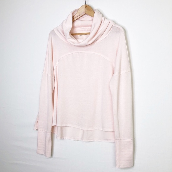 Free people with a free pink cowl Neck lightweight Sweater - Picture 7 of 8